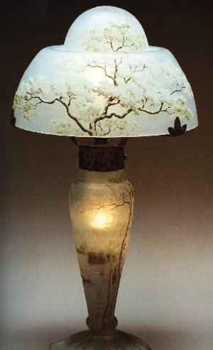lampada Daum decorata con betulle.1903